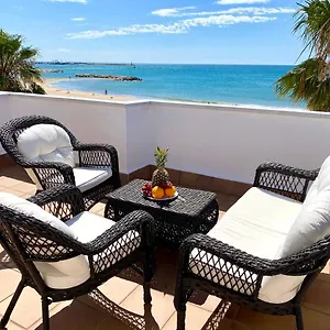 Сasa de vacaciones House In Front Of The With Sea View 