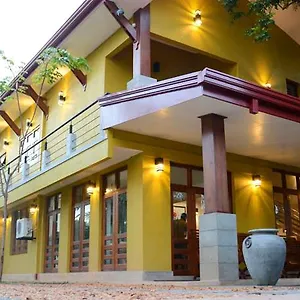 inlak-garden-hotel.kandyhotelsnow.com/