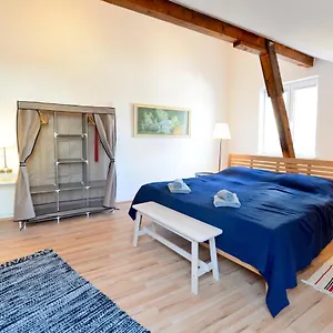 Сasa de vacaciones House With Courtyard & Parking Close To Stadtpark, Viena